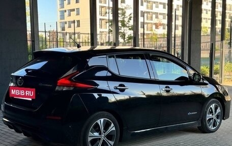 Nissan Leaf II, 2018 год, 1 400 000 рублей, 3 фотография