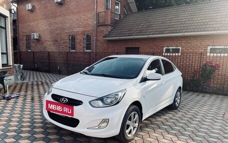 Hyundai Solaris II рестайлинг, 2013 год, 730 000 рублей, 13 фотография