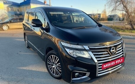 Nissan Elgrand III, 2018 год, 2 900 000 рублей, 7 фотография