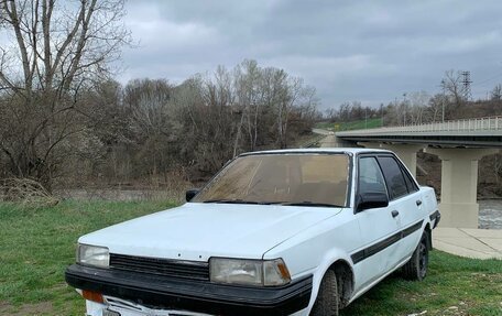 Toyota Carina, 1985 год, 125 000 рублей, 2 фотография