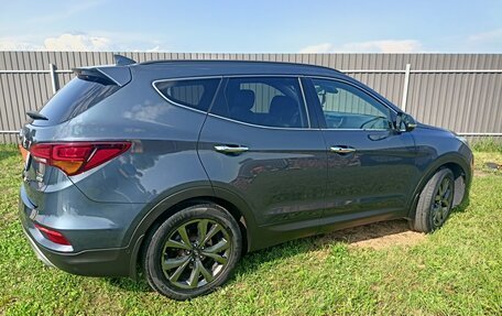 Hyundai Santa Fe III рестайлинг, 2017 год, 2 400 000 рублей, 1 фотография