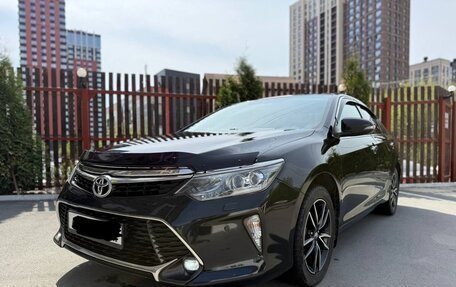 Toyota Camry, 2017 год, 2 400 000 рублей, 2 фотография