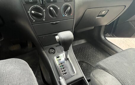 Toyota Corolla, 2005 год, 390 000 рублей, 4 фотография