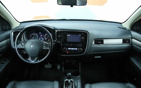 Mitsubishi Outlander III рестайлинг 3, 2015 год, 1 730 000 рублей, 12 фотография