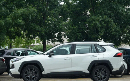 Toyota RAV4, 2025 год, 3 630 000 рублей, 2 фотография