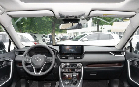 Toyota RAV4, 2025 год, 3 630 000 рублей, 8 фотография