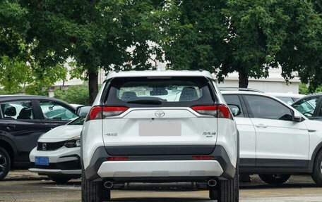 Toyota RAV4, 2025 год, 3 630 000 рублей, 4 фотография