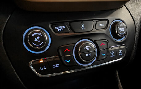 Jeep Cherokee, 2014 год, 1 650 000 рублей, 21 фотография