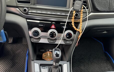 Hyundai Elantra VI рестайлинг, 2019 год, 2 000 000 рублей, 6 фотография