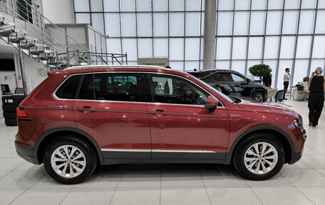 Volkswagen Tiguan II, 2017 год, 2 099 000 рублей, 8 фотография