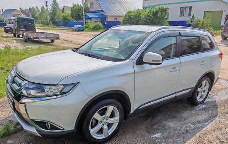 Mitsubishi Outlander III рестайлинг 3, 2018 год, 2 700 000 рублей, 4 фотография