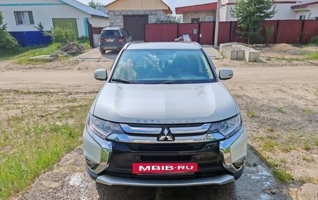 Mitsubishi Outlander III рестайлинг 3, 2018 год, 2 700 000 рублей, 3 фотография