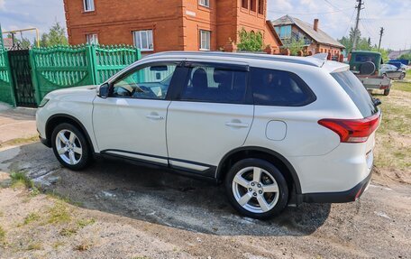 Mitsubishi Outlander III рестайлинг 3, 2018 год, 2 700 000 рублей, 6 фотография