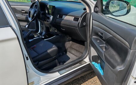 Mitsubishi Outlander III рестайлинг 3, 2018 год, 2 700 000 рублей, 7 фотография