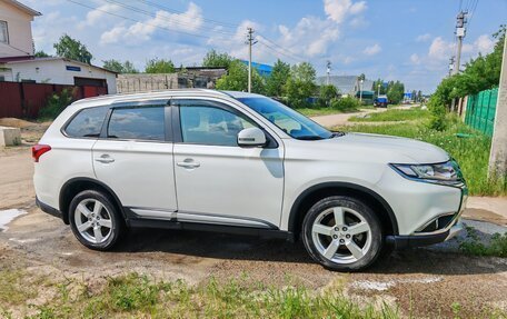 Mitsubishi Outlander III рестайлинг 3, 2018 год, 2 700 000 рублей, 12 фотография