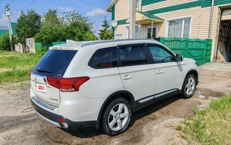 Mitsubishi Outlander III рестайлинг 3, 2018 год, 2 700 000 рублей, 10 фотография