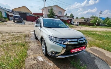 Mitsubishi Outlander III рестайлинг 3, 2018 год, 2 700 000 рублей, 14 фотография
