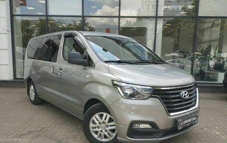 Hyundai Grand Starex Grand Starex I рестайлинг 2, 2018 год, 2 825 000 рублей, 3 фотография