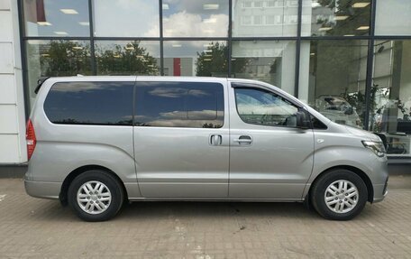 Hyundai Grand Starex Grand Starex I рестайлинг 2, 2018 год, 2 825 000 рублей, 4 фотография