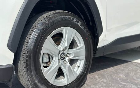 Toyota RAV4, 2021 год, 2 300 000 рублей, 8 фотография