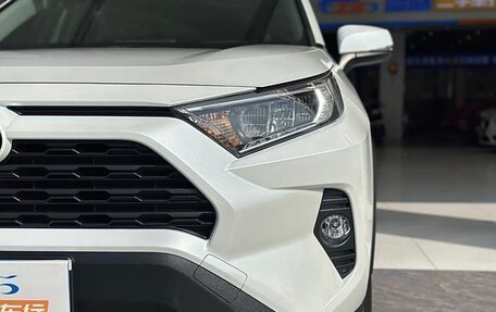Toyota RAV4, 2021 год, 2 300 000 рублей, 6 фотография