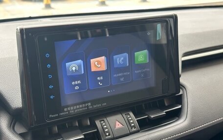 Toyota RAV4, 2021 год, 2 300 000 рублей, 15 фотография