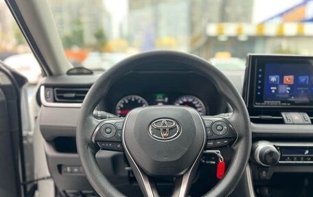 Toyota RAV4, 2021 год, 2 300 000 рублей, 10 фотография