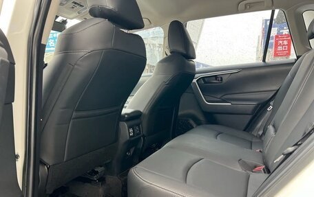 Toyota RAV4, 2021 год, 2 300 000 рублей, 20 фотография