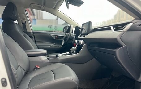 Toyota RAV4, 2021 год, 2 300 000 рублей, 18 фотография