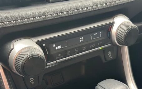 Toyota RAV4, 2021 год, 2 300 000 рублей, 25 фотография