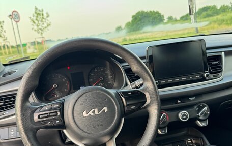 KIA Rio IV, 2022 год, 1 700 000 рублей, 10 фотография