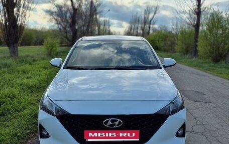 Hyundai Solaris II рестайлинг, 2020 год, 1 570 000 рублей, 4 фотография