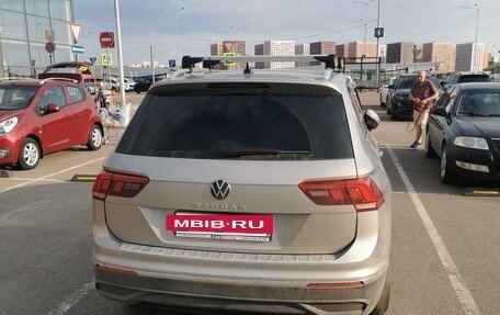 Volkswagen Tiguan II, 2021 год, 2 700 000 рублей, 2 фотография