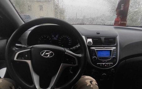 Hyundai Solaris II рестайлинг, 2013 год, 650 000 рублей, 11 фотография