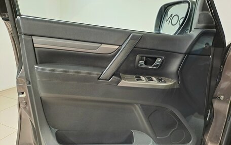 Mitsubishi Pajero IV, 2015 год, 2 290 000 рублей, 18 фотография
