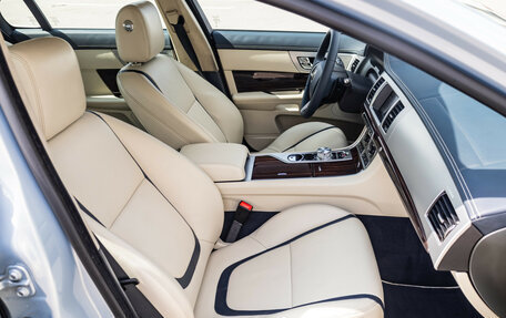 Jaguar XF I рестайлинг, 2014 год, 2 380 000 рублей, 13 фотография