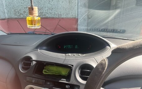 Toyota Vitz, 2002 год, 320 000 рублей, 10 фотография