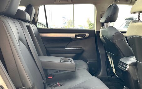 Toyota Highlander, 2025 год, 5 650 000 рублей, 32 фотография