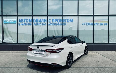 Toyota Camry, 2022 год, 3 250 000 рублей, 5 фотография
