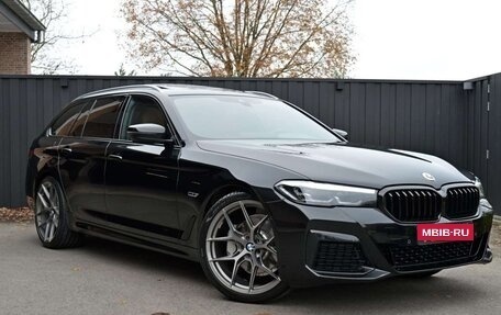 BMW 5 серия, 2023 год, 5 980 000 рублей, 2 фотография
