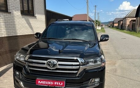 Toyota Land Cruiser 200, 2018 год, 8 000 000 рублей, 1 фотография