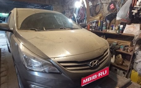 Hyundai Solaris II рестайлинг, 2015 год, 1 200 000 рублей, 1 фотография