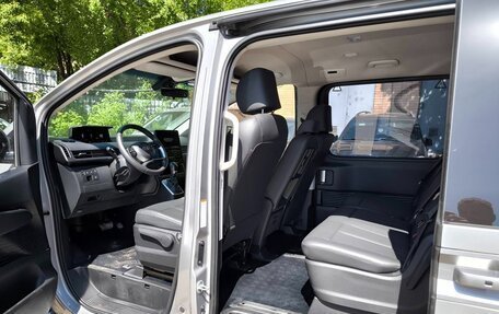 Hyundai Staria, 2023 год, 4 500 000 рублей, 23 фотография