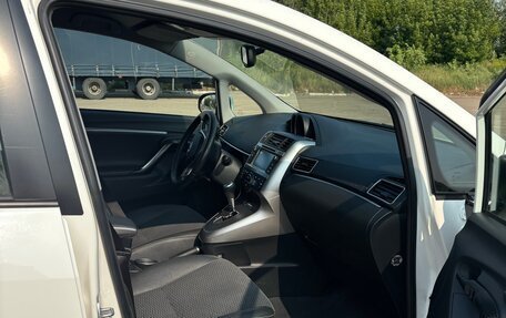 Toyota Verso I, 2014 год, 2 300 000 рублей, 6 фотография