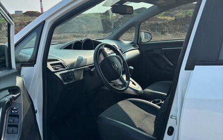 Toyota Verso I, 2014 год, 2 300 000 рублей, 17 фотография