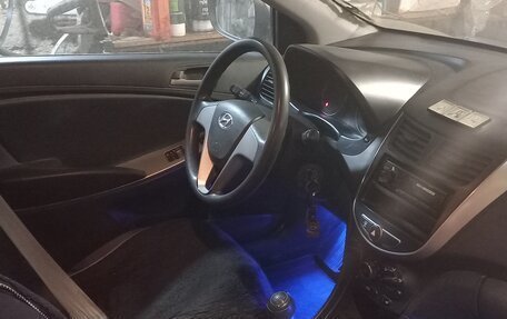 Hyundai Solaris II рестайлинг, 2015 год, 1 200 000 рублей, 2 фотография