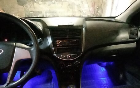 Hyundai Solaris II рестайлинг, 2015 год, 1 200 000 рублей, 4 фотография