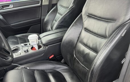 Volkswagen Touareg III, 2010 год, 1 950 000 рублей, 26 фотография