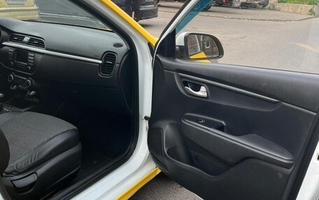 KIA Rio IV, 2017 год, 840 000 рублей, 3 фотография