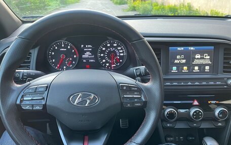 Hyundai Elantra VI рестайлинг, 2018 год, 1 550 000 рублей, 10 фотография
